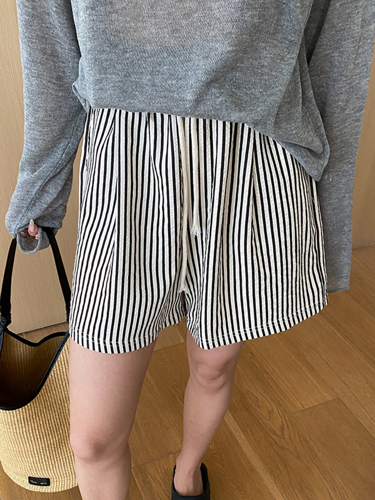 Pinstripe Bağcıklı Çok Yönlü Şort