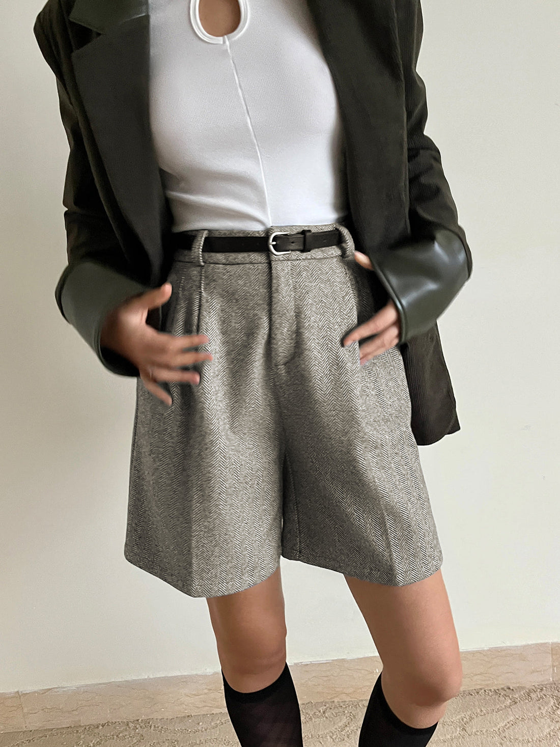 Chevron Tweed Kemerli Diz Şortu
